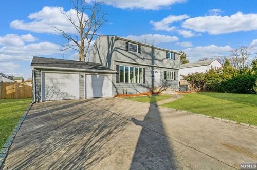 331 Madison Ave, N Milford, NJ 07646-1301