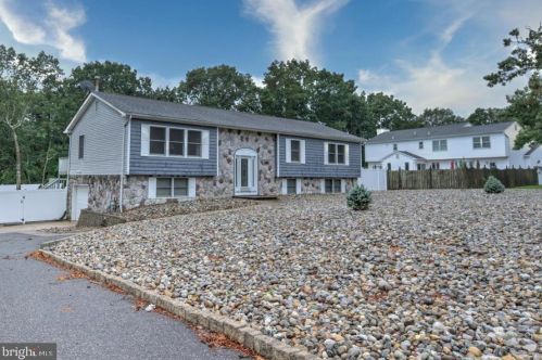 402 Musket Ct, Lacey, NJ 08731-1663