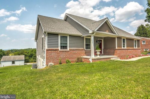 143 Scenic View Dr, Ephrata, PA 17522-9570