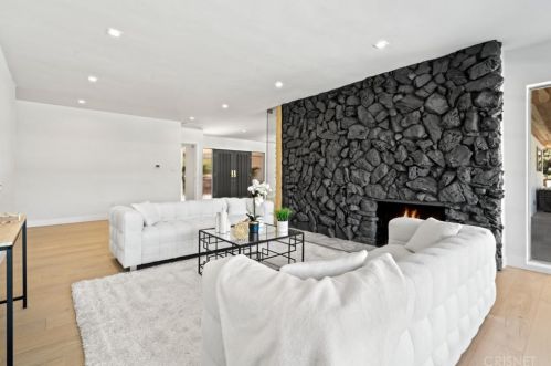 3701 Royal Woods Dr, Van Nuys CA  91403-4217 exterior