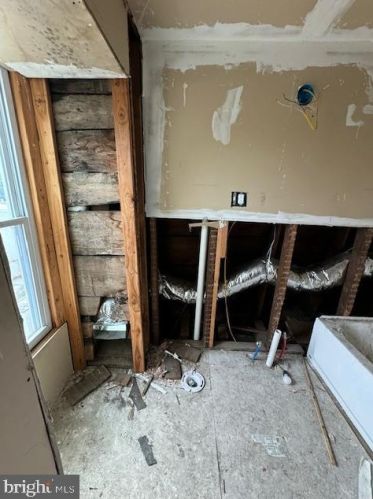 129 63rd St, Philadelphia PA 19142-2303 exterior