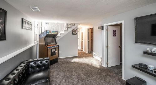 1677 Hickory Hill Dr, Saint Paul MN  55122-2527 exterior