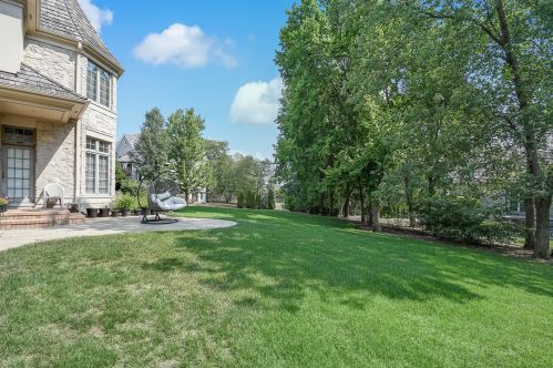 102 Ambriance Dr, Willowbrook IL  60527-0801 exterior