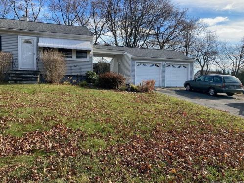 25 Sunset Dr, Derby, CT 06418-2218