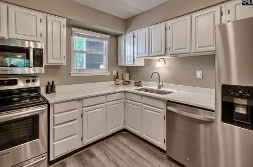 126 Edgewater Ln, Cayce-West Columbia, SC 29169-6941