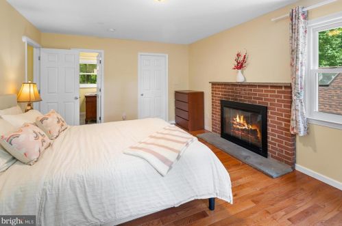 1063 Stuart Rd, Princeton NJ  08540-1219 exterior