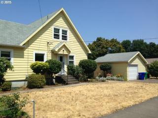808 102nd Ave, Portland OR  97216-2817 exterior