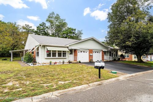 72 Franklin Ln, Lakehurst, NJ 08759-6341