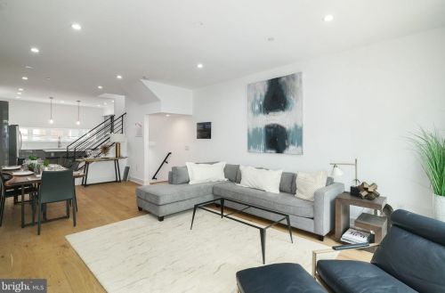 1752 Hope St, Philadelphia, PA 19122-3231