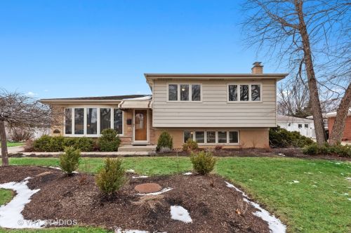 1706 Estates Dr, Mount Prospect, IL 60056-3518