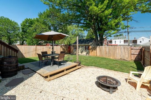 239 Railroad Ave, Ephrata PA  17522-2327 exterior