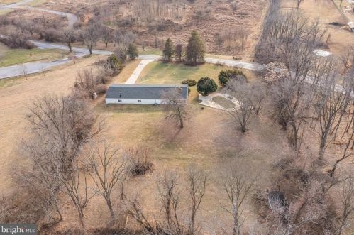 1522 Old Cave Rd, Charles Town, WV 25414-4279
