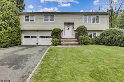 3 Shrump Pl, Town Center, NJ 07052-2119