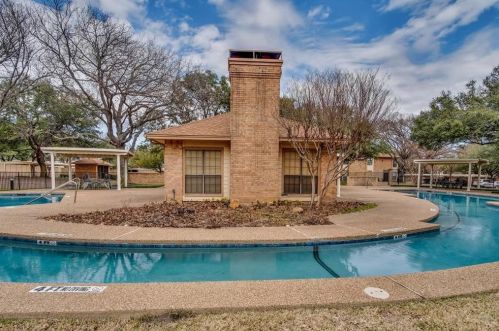 16301 Ledgemont Ln, Addison TX  75001-5999 exterior