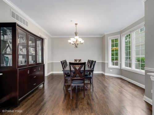 330 55th St, Willowbrook IL  60514-3015 exterior