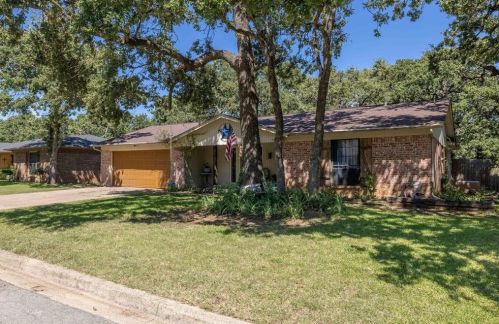 7720 Miracle Ln, Fort Worth, TX 76182-9204