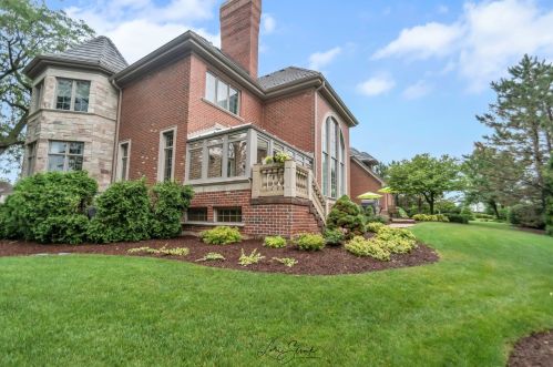 305 Ambriance Dr, Willowbrook IL  60527-0803 exterior