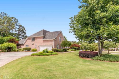 1059 Eagles Brooke Dr, Locust Grove, GA 30248-2463
