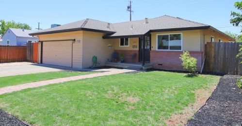 810 Azalea Way, Vacaville, CA 95688-6902