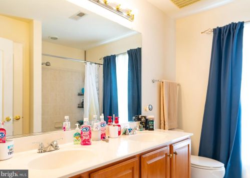 7125 Ayers Mdw Ln, Springfield VA  22150-4915 exterior