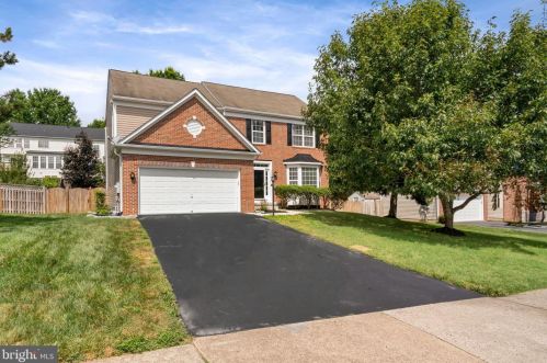 5880 Moonbeam Dr, Woodbridge, VA 22193-6009