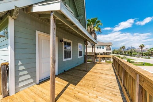 2013 Todville Rd, Taylor Lake Village TX  77586-3721 exterior