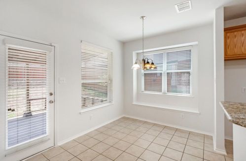 950 Grn Pond Dr, Garland TX 75040-1075 exterior