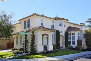6096 Round Hill Dr, Pleasanton, CA 94568-8807