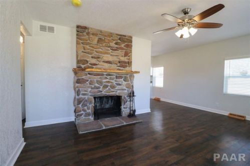 15625 7th St, Vonachen Knolls, IL 61523-9234