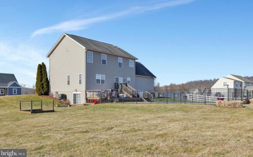 67 Tinning Ct, Hedgesville WV 25427-7367 exterior