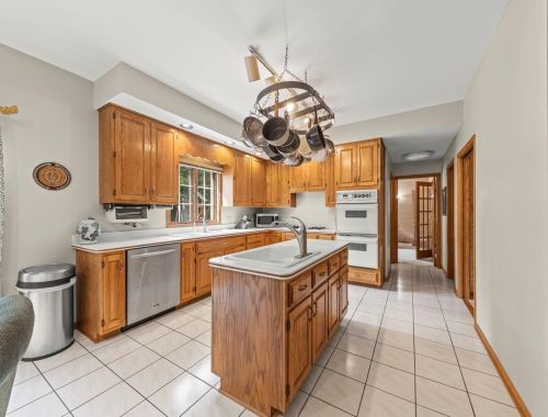 8815 Aintree Ln, Willowbrook IL  60527-8392 exterior