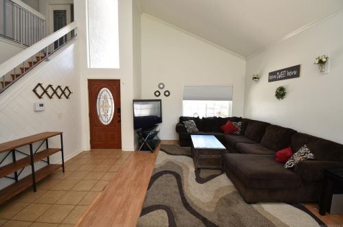9346 Telkaif St, Lakeside, CA 92040-5808