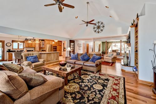 8300 County Line Rd, Willowbrook IL  60527-5719 exterior