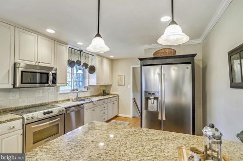 6 Linda Ln, Severna Park, MD 21146-3208