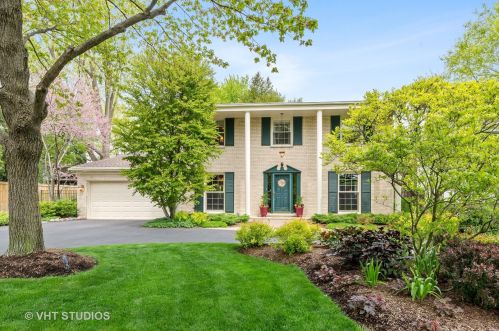 900 Mountain Dr, Bannockburn, IL 60015-1804