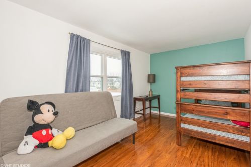 1463 Oxford St, Carol Stream IL  60188-9095 exterior