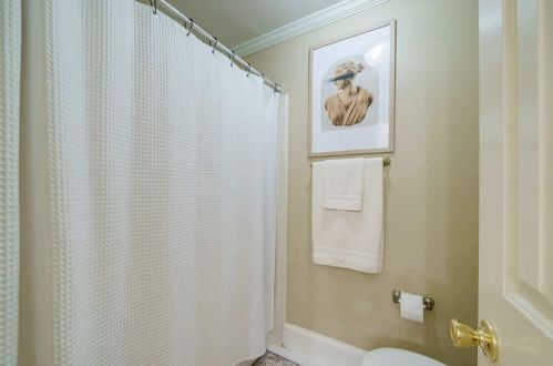 101 Bainbridge Dr, Atlanta GA  30327-4269 exterior