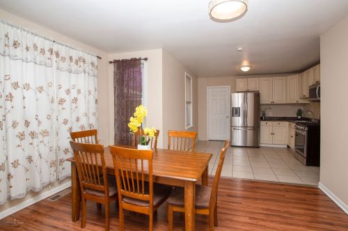 914 Clarke Ave, Waukegan, IL 60085-6328