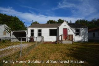 704 Forest Ave, Springfield MO  65802-4922 exterior