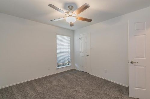 1602 Palisades Dr, Carrollton TX 75007-5043 exterior