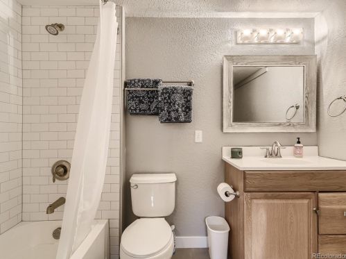 16294 Phillips Ln, Englewood CO  80112-4607 exterior