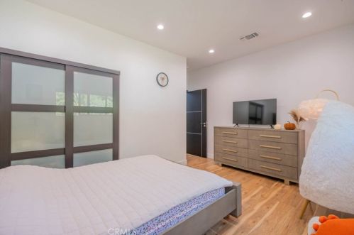3411 Chevy Chase Dr, Glendale CA  91206-1418 exterior