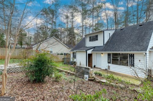 90 Cumberland Dr, Rex GA 30273-1800 exterior