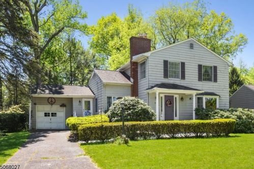 936 Crestwood Rd, Scotch Plains, NJ 07076-4512