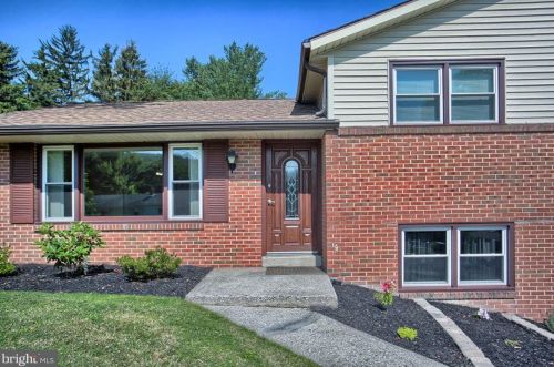 2740 Clearview Rd, York, PA 17406-2403