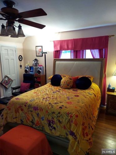 756 Salem St, Teaneck, NJ 07666-5322