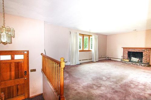 591 Kennedy Rd, Windsor, CT 06095-2245