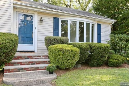 216 Delong Ave, Dumont, NJ 07628-1339