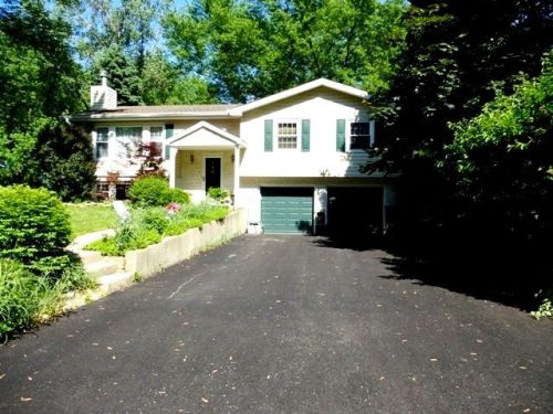 70 Ashlawn Ave, Oswego, IL 60543-9769