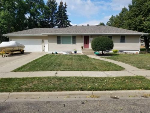 1808 Eisenhower Cir, Aberdeen, SD 57401-7468
